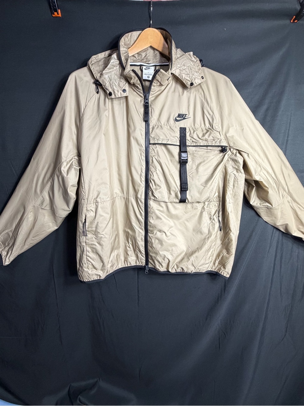 Nike Men's Hooded Windbreaker Jacket in Beige with Black Accents size L NWOT